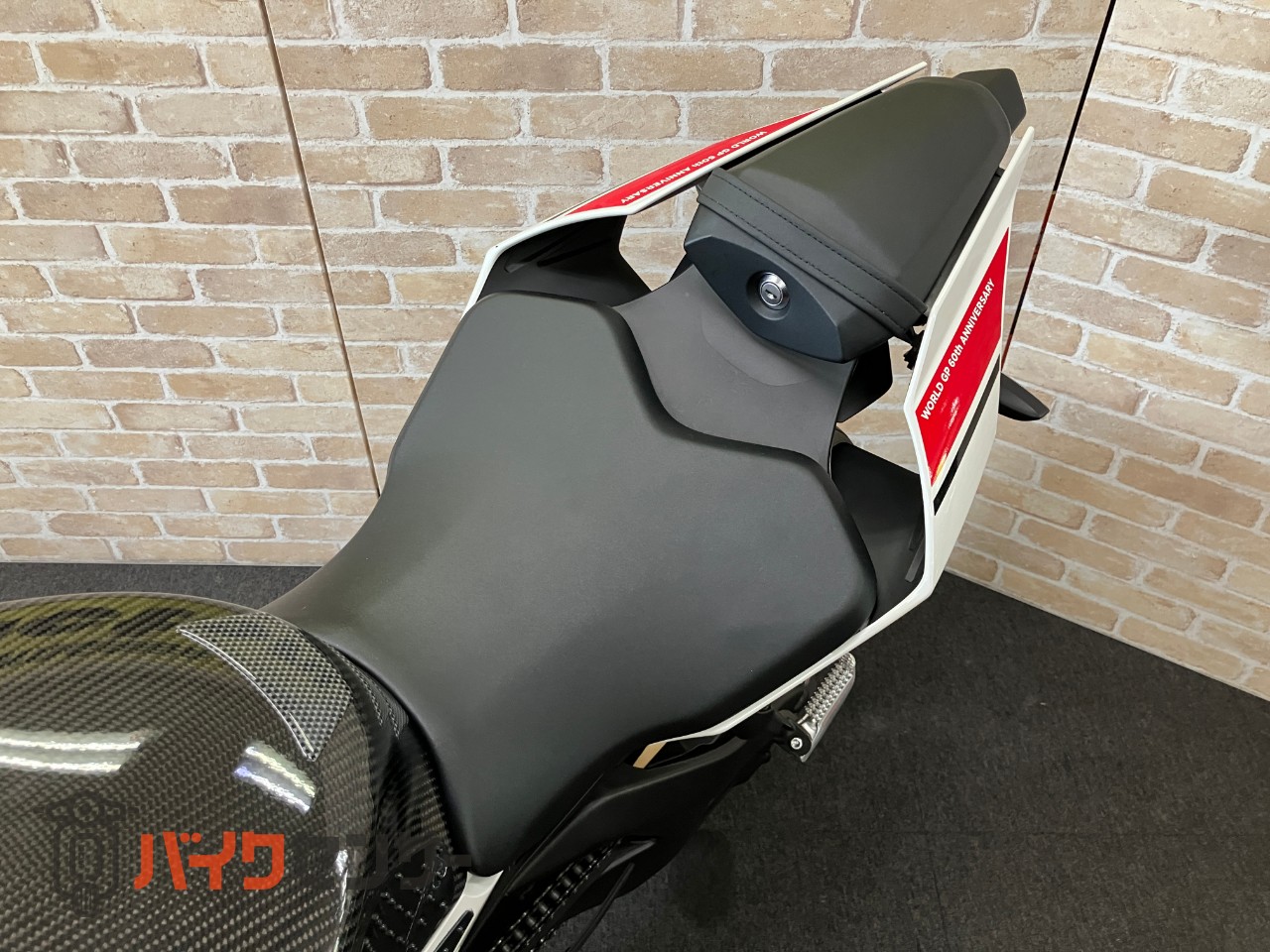 YZF-R1 60thアニバーサリー　GBレーシングカバー　OVERスライダー　フェンダーレス　カーボンタンクカバー　ドラレコ　ETC_42