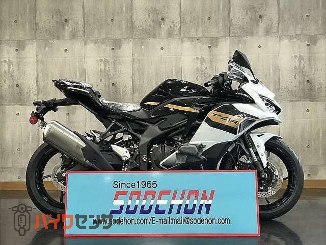 カワサキ NINJA ZX-4R SE 2026年モデル パールロボティック