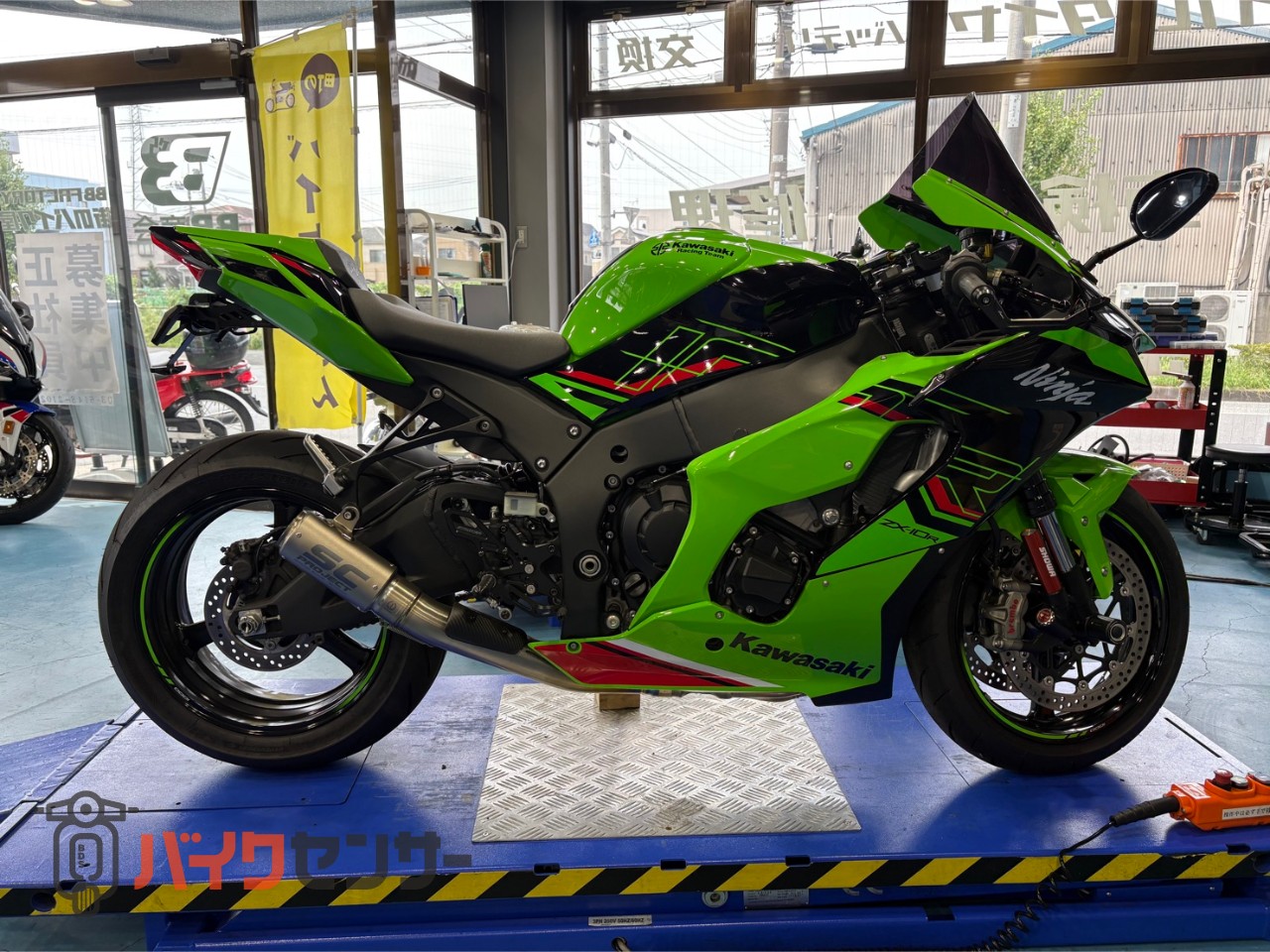カワサキ NINJA ZX-10R 社外マフラー／レバーガード／フェンダーレス