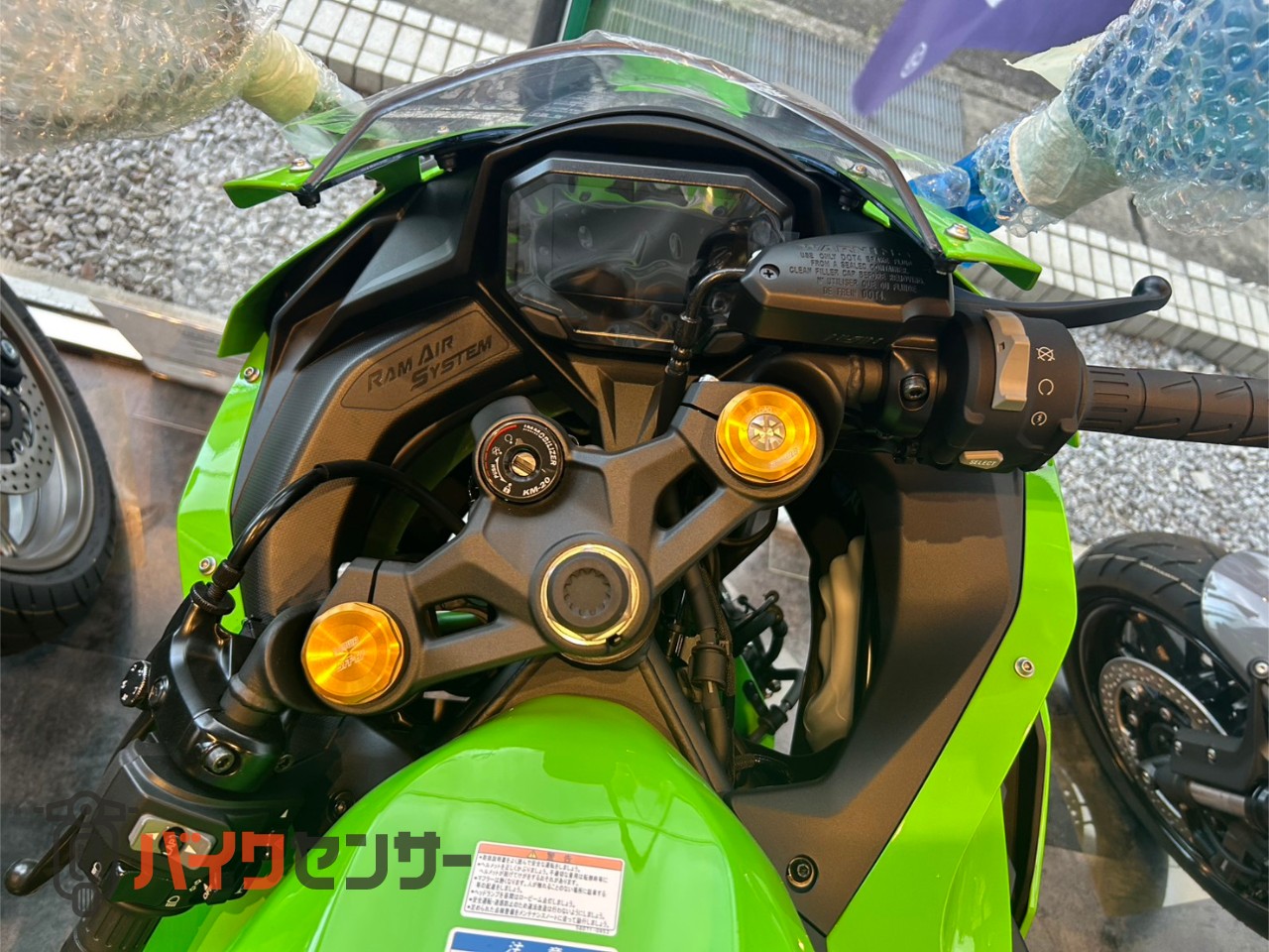 カワサキ NINJA ZX-4RR 2026年モデル ローソンカラー！（コンビニの
