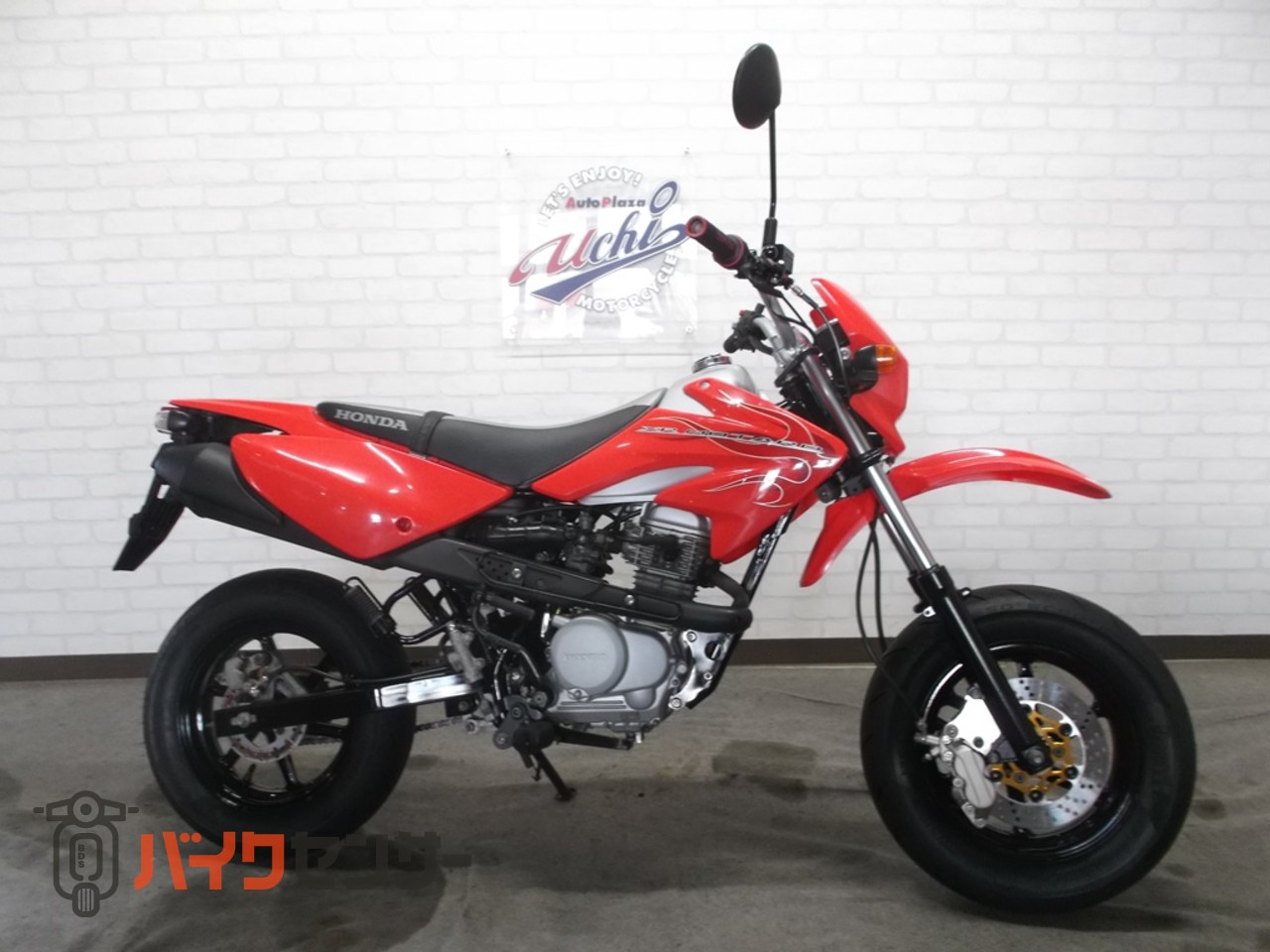 ホンダ XR100モタード 外装は色替えしてます！動画にてカスタム内容を