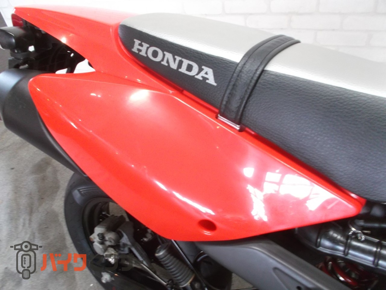 ホンダ XR100モタード 外装は色替えしてます！動画にてカスタム内容を