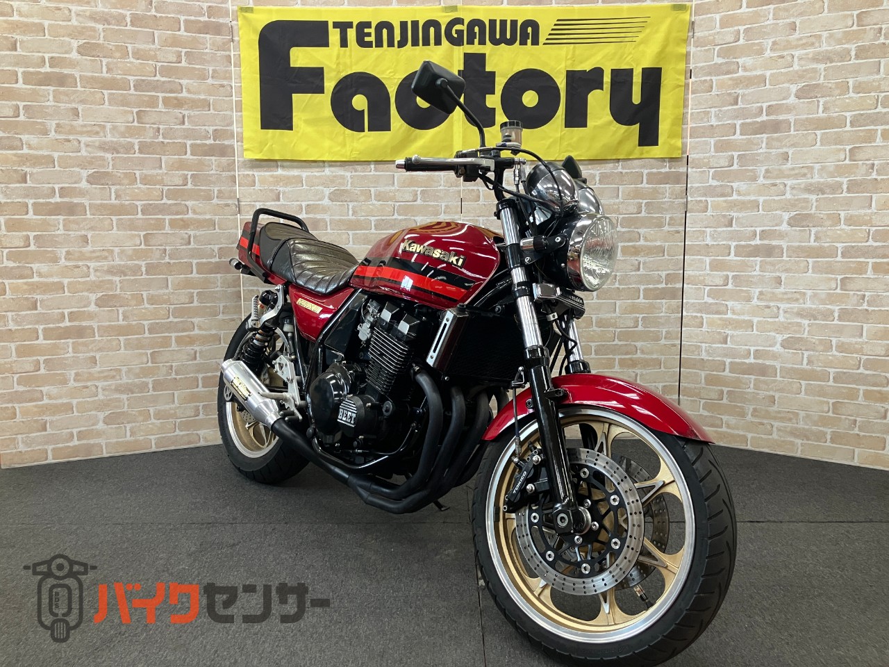 ZRX400 cibieヘッドライト　ミッドナイトマフラー　18インチキャストホイール　ハンドル　BEETハイパーバンク　エンジンカバー等_1
