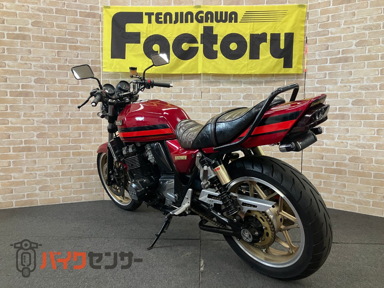 ZRX400 cibieヘッドライト　ミッドナイトマフラー　18インチキャストホイール　ハンドル　BEETハイパーバンク　エンジンカバー等_4