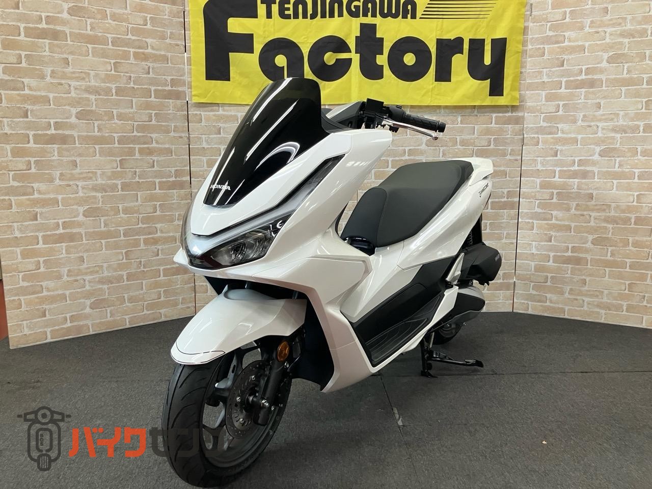 PCX125 新型　2025年モデル　スマートキー　LEDヘッドライト　メットイン　サイドスタンド_3