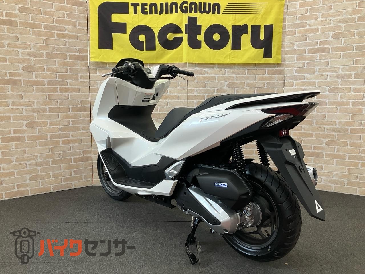 PCX125 新型　2025年モデル　スマートキー　LEDヘッドライト　メットイン　サイドスタンド_5
