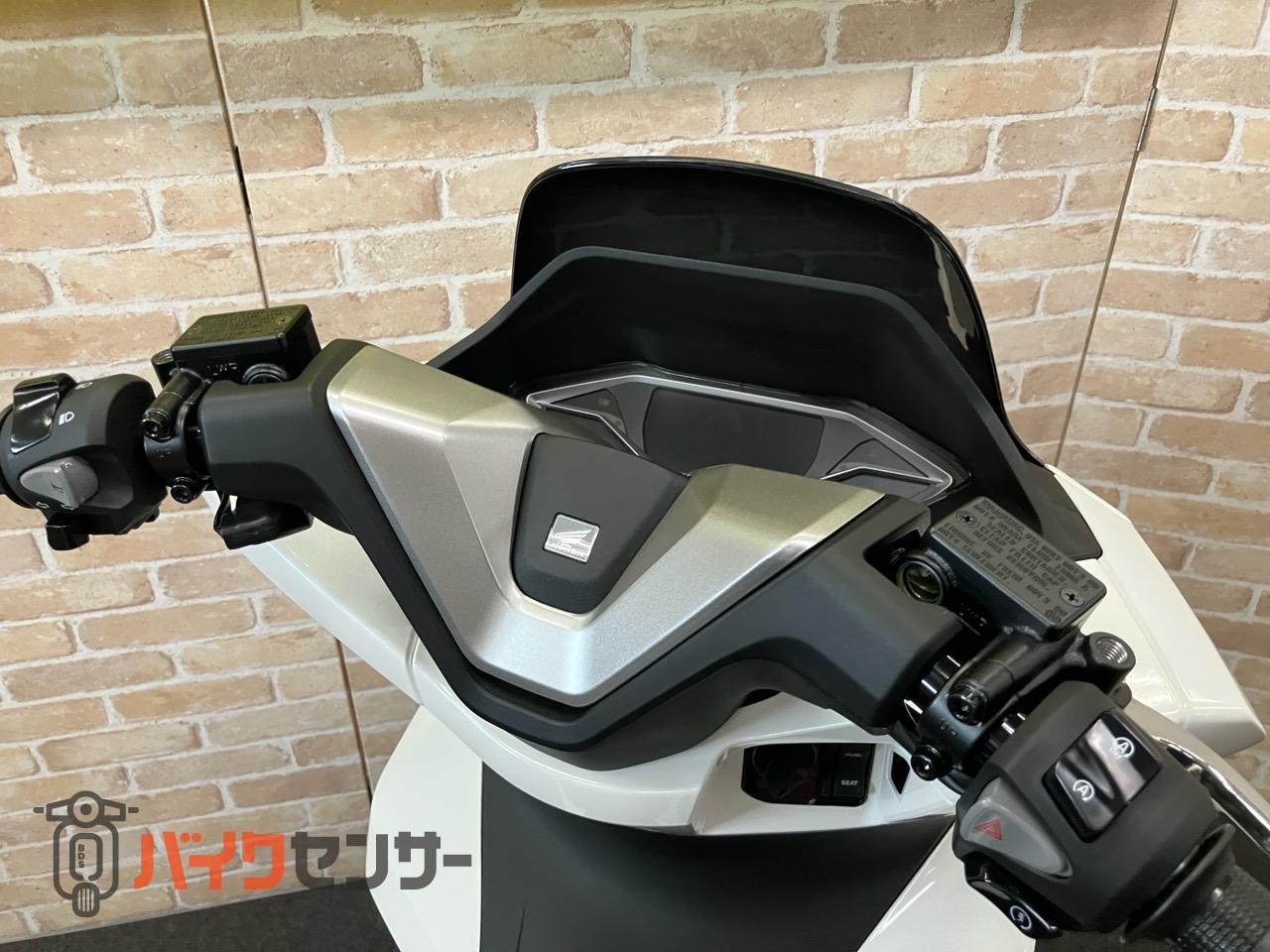 PCX125 新型　2025年モデル　スマートキー　LEDヘッドライト　メットイン　サイドスタンド_6