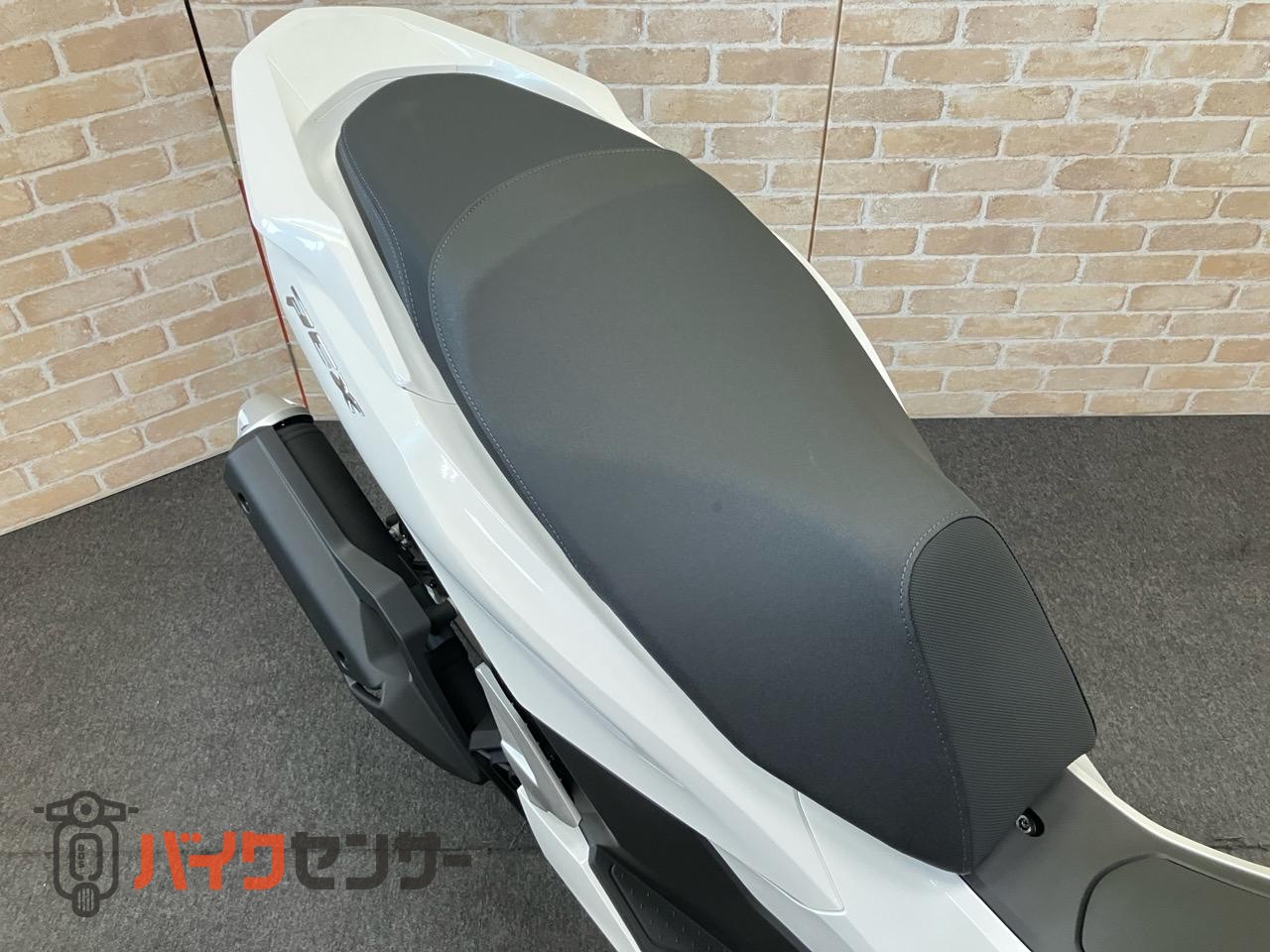 PCX125 新型　2025年モデル　スマートキー　LEDヘッドライト　メットイン　サイドスタンド_12