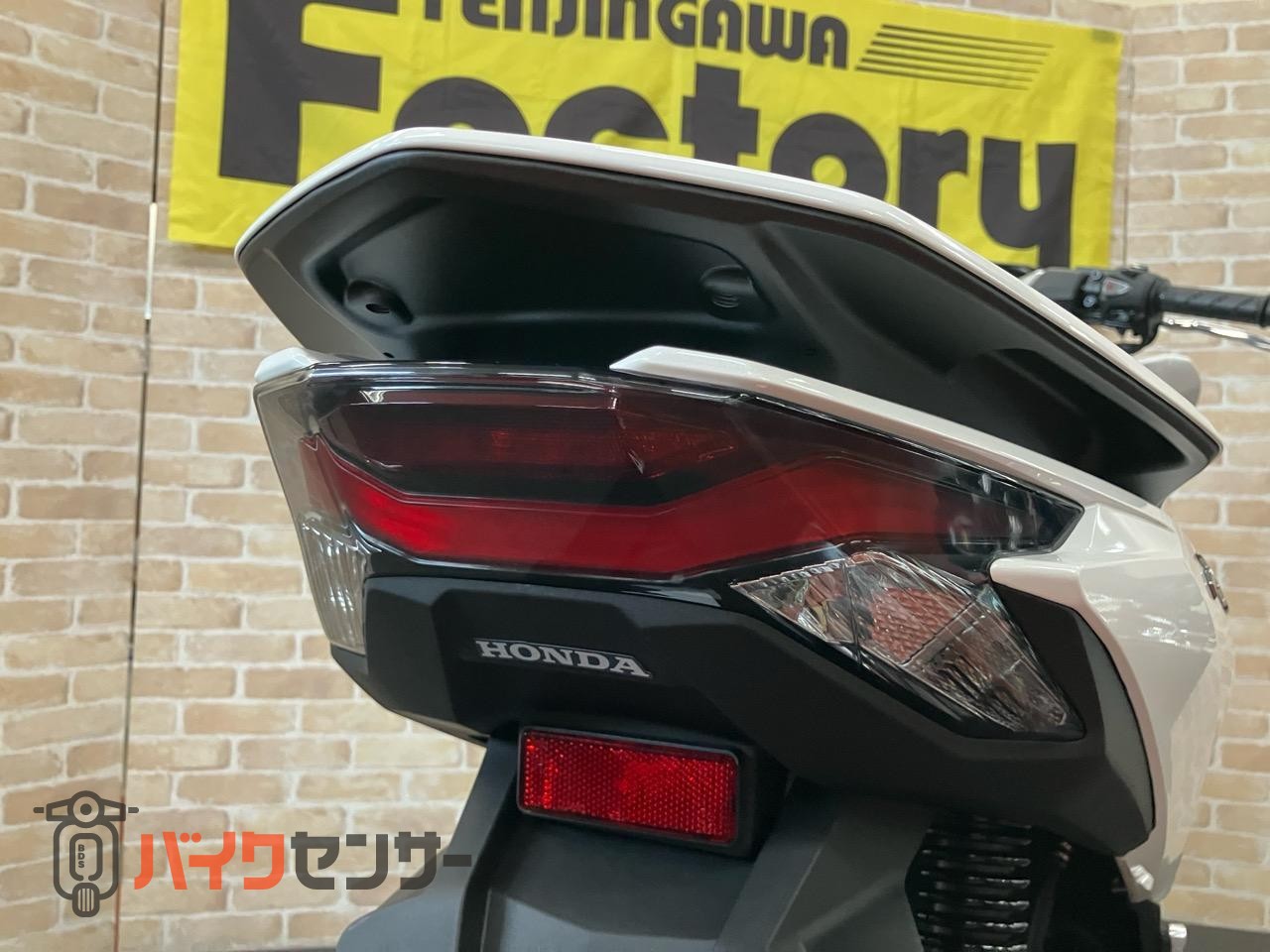 PCX125 新型　2025年モデル　スマートキー　LEDヘッドライト　メットイン　サイドスタンド_15
