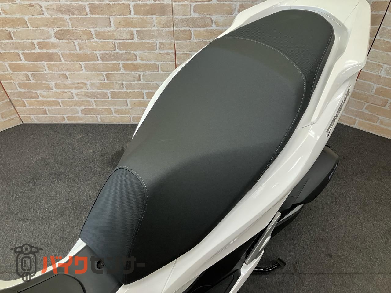 PCX125 新型　2025年モデル　スマートキー　LEDヘッドライト　メットイン　サイドスタンド_16