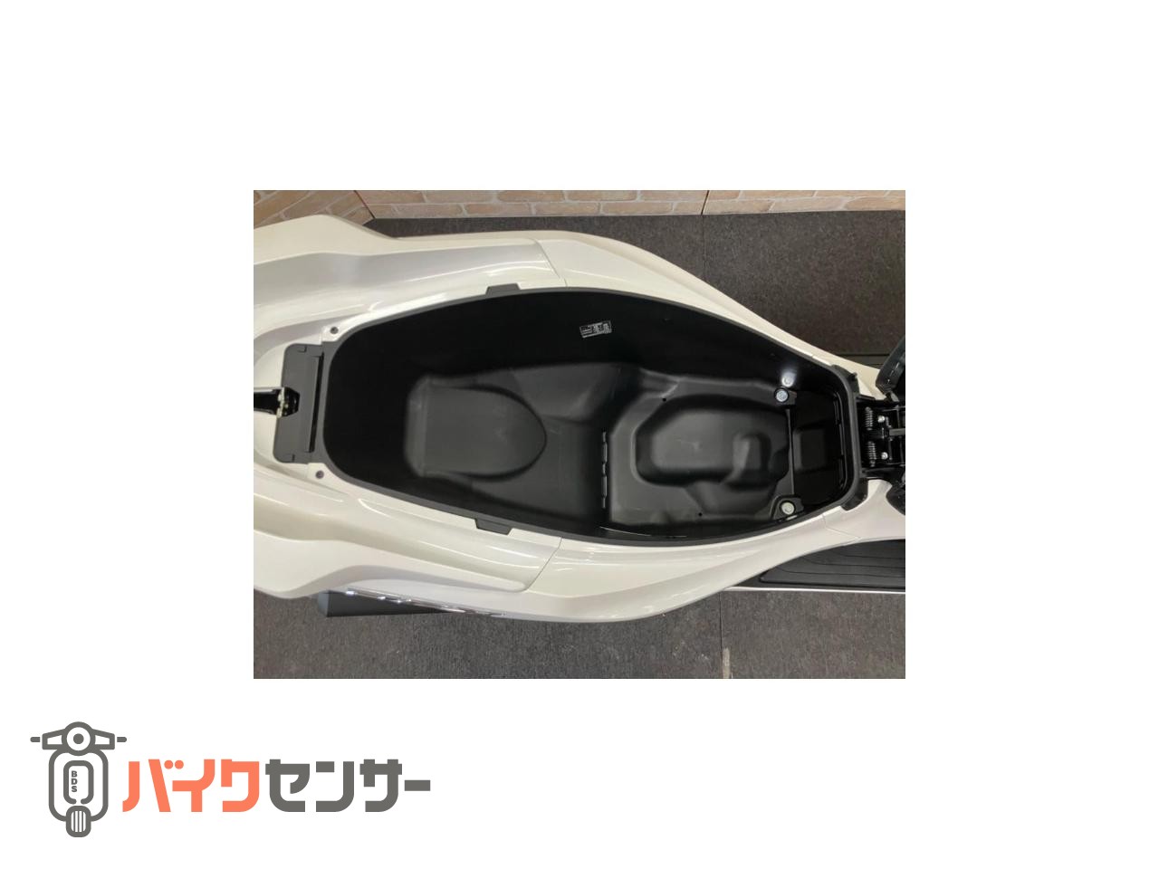 PCX125 新型　2025年モデル　スマートキー　LEDヘッドライト　メットイン　サイドスタンド_20