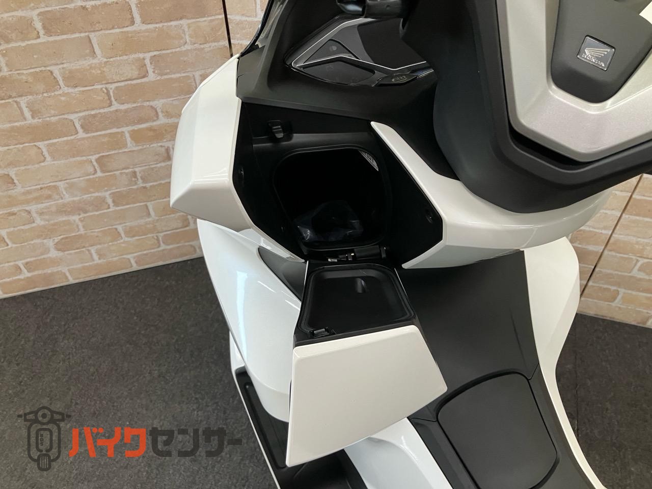 PCX125 新型　2025年モデル　スマートキー　LEDヘッドライト　メットイン　サイドスタンド_22