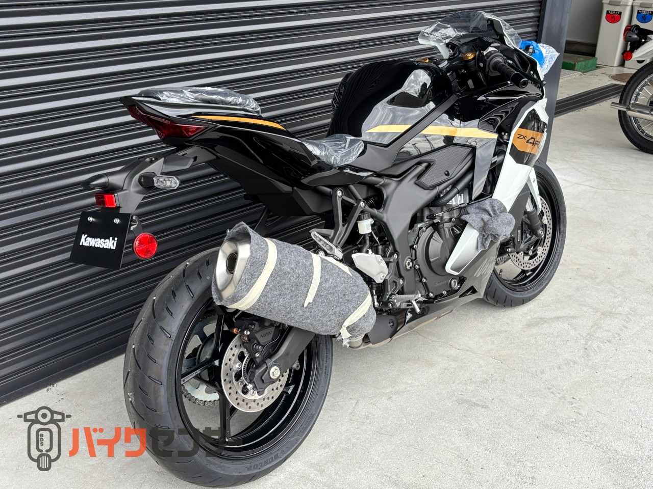 カワサキ NINJA ZX-4R SE 【近隣の方限定】2026年モデル新色パールロボ