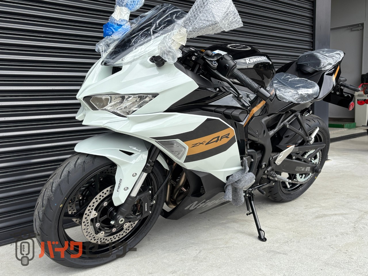 カワサキ NINJA ZX-4R SE 【近隣の方限定】2026年モデル新色パールロボ