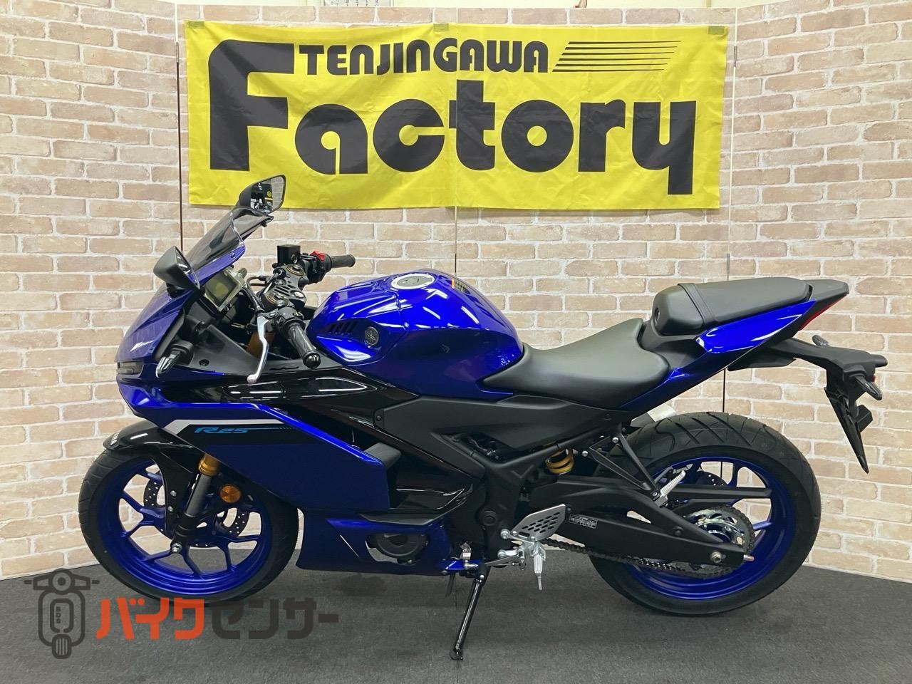 ＹＺＦ－Ｒ２５　ＡＢＳ　新型　ＬＥＤヘッドライト　倒立フォーク　セパレートハンドル_1