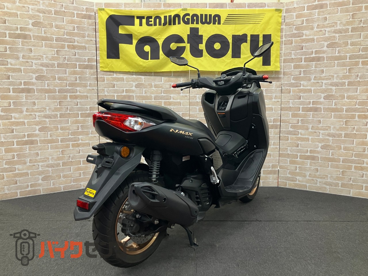 NMAX155　マットブラック　高速道路ＯＫ！　ゴールドホイール　スマートキー　ＬＥＤヘッドライト_4