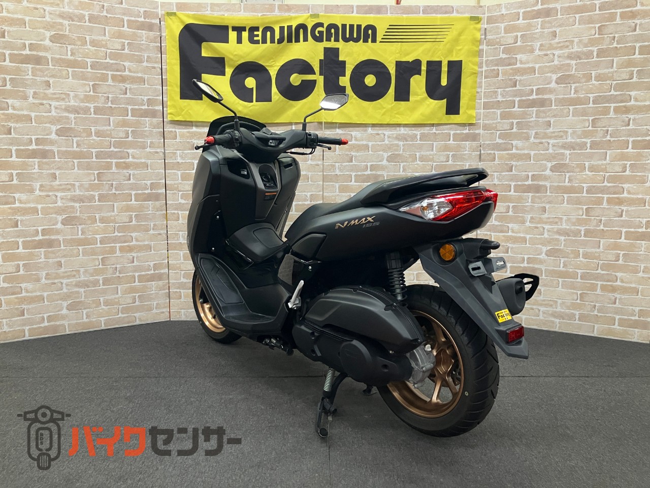 NMAX155　マットブラック　高速道路ＯＫ！　ゴールドホイール　スマートキー　ＬＥＤヘッドライト_5