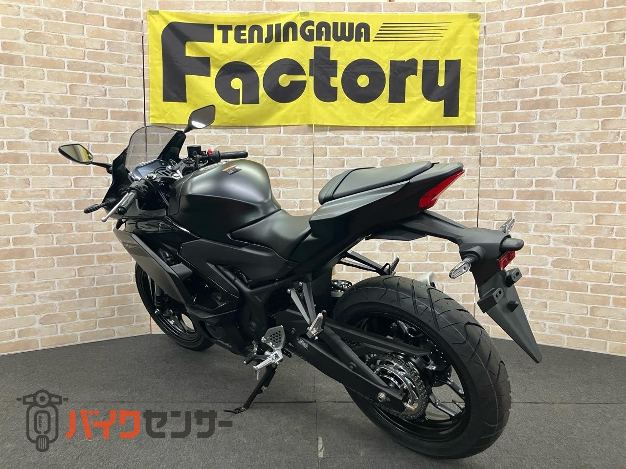 ＹＺＦ－Ｒ２５　ＡＢＳ　新型　ＬＥＤヘッドライト　倒立フォーク　セパレートハンドル_5
