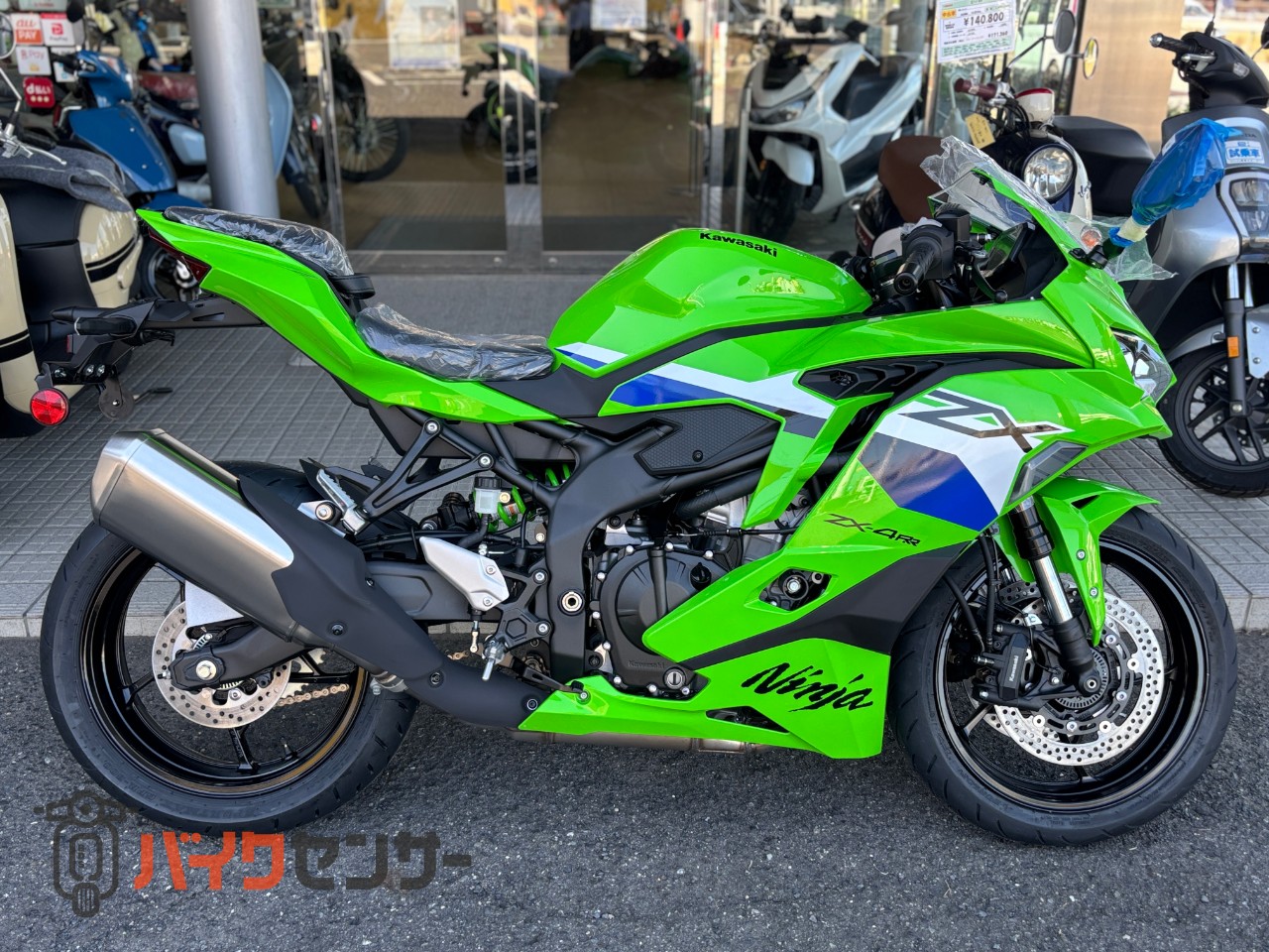 専用4/4 並列4気筒400ccスポーツモデル 【Ninja ZX-4R SE】 入荷しました