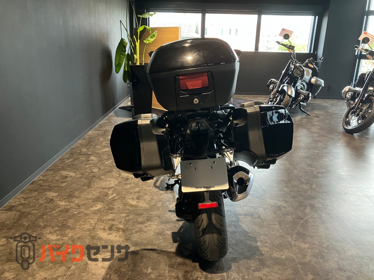BMW R1250RS ボクサーエンジン タイヤ前後新品交換 純正トップケース