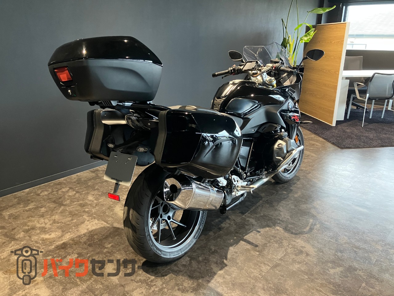 BMW R1250RS ボクサーエンジン タイヤ前後新品交換 純正トップケース