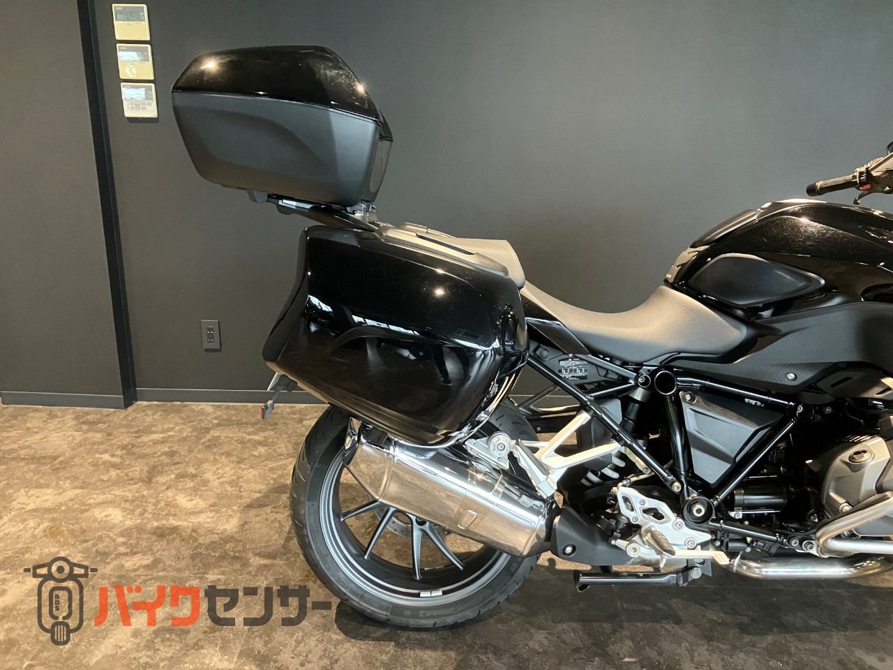 BMW R1250RS ボクサーエンジン タイヤ前後新品交換 純正トップケース
