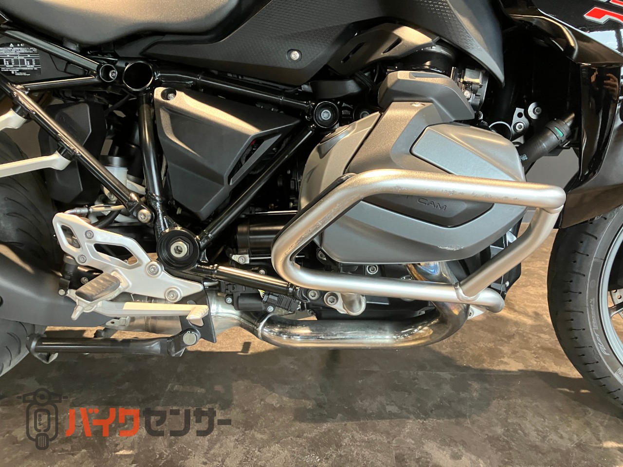 BMW R1250RS ボクサーエンジン タイヤ前後新品交換 純正トップケース