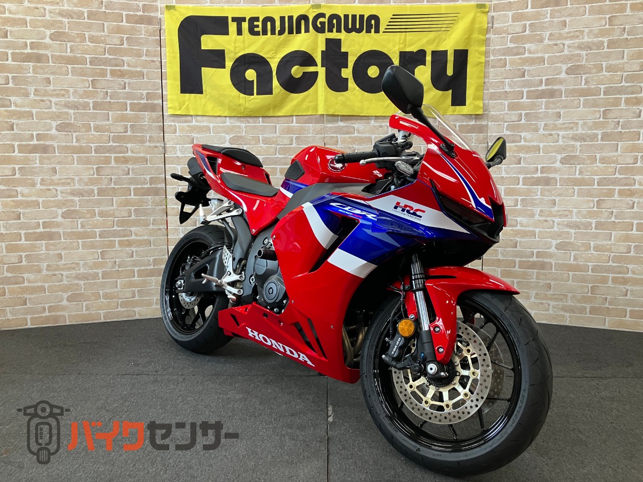 CBR600RR　ベビーフェイススライダー　クイックシフター　マルチバー　タンクパッド_2