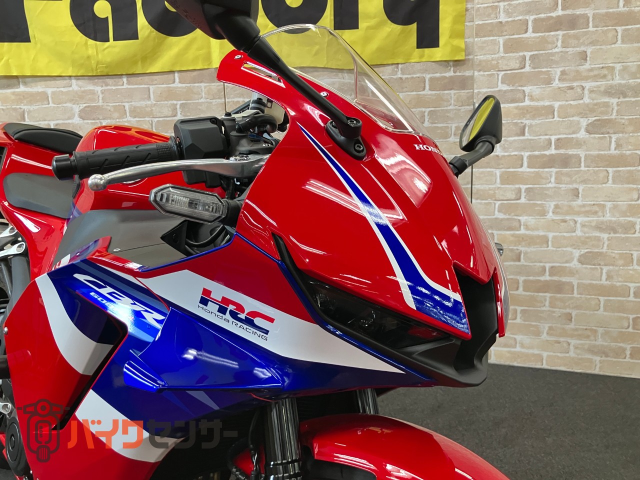 CBR600RR　ベビーフェイススライダー　クイックシフター　マルチバー　タンクパッド_7