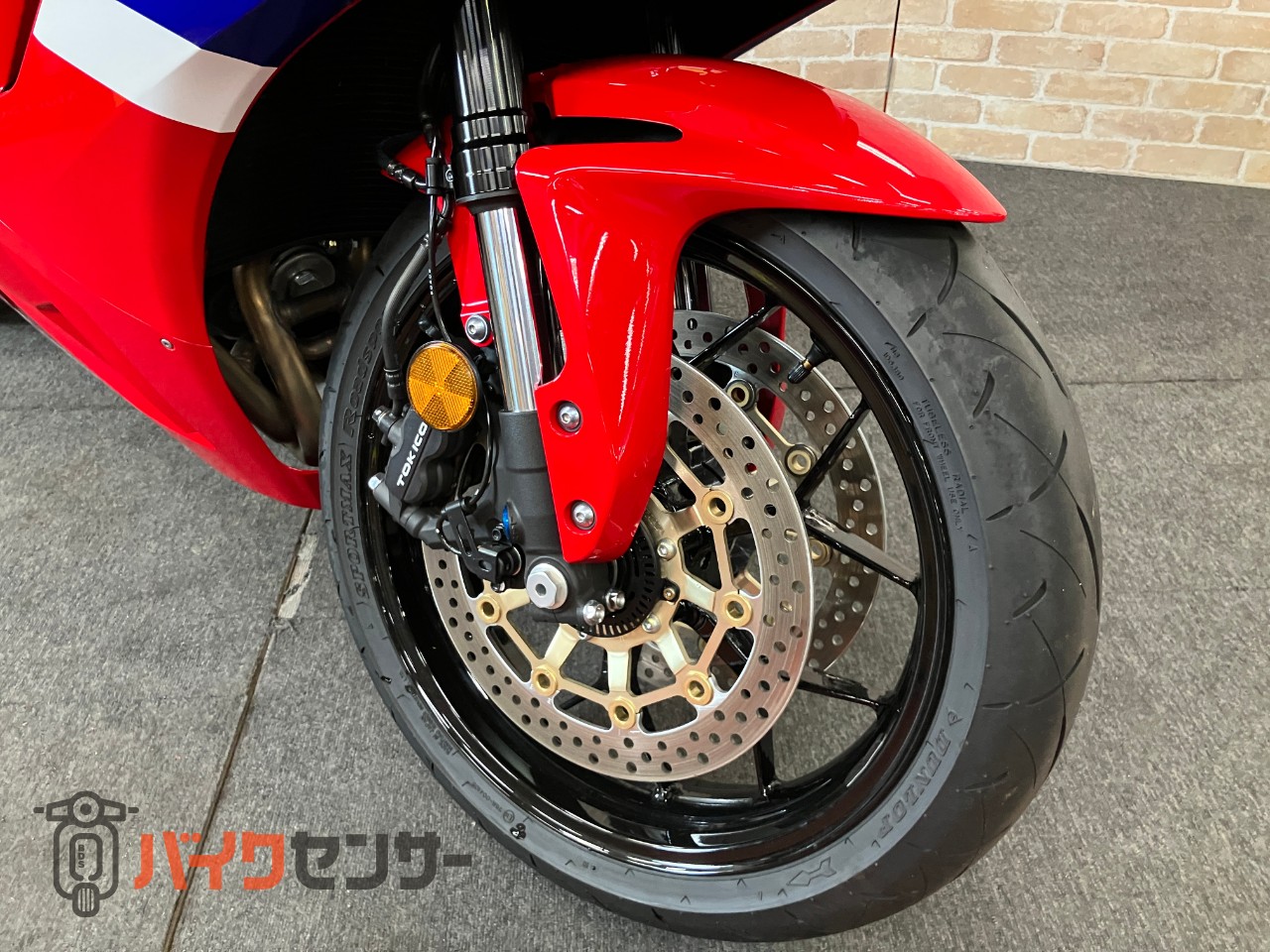 CBR600RR　ベビーフェイススライダー　クイックシフター　マルチバー　タンクパッド_8