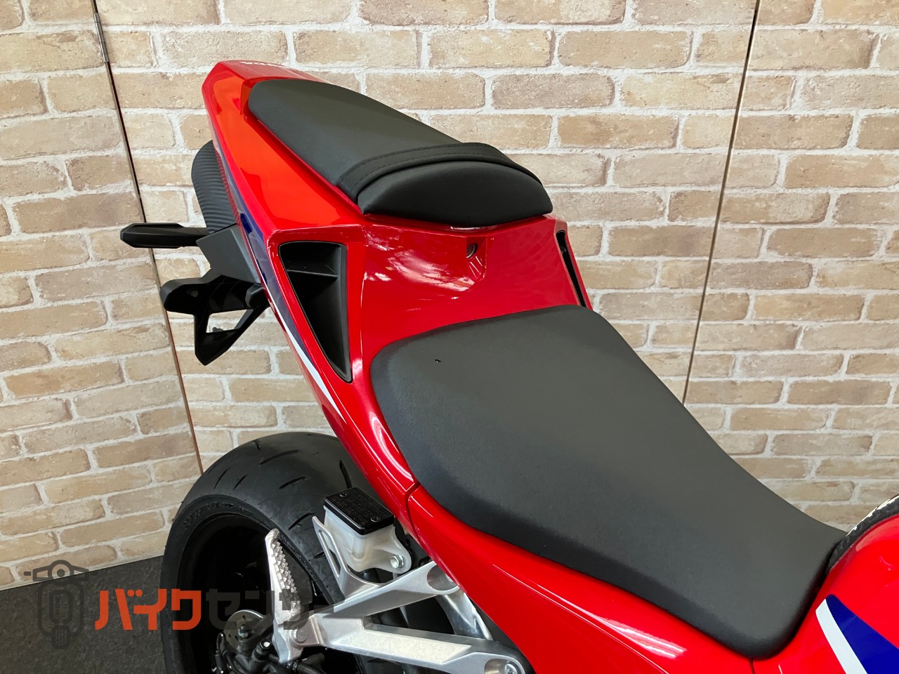 CBR600RR　ベビーフェイススライダー　クイックシフター　マルチバー　タンクパッド_10