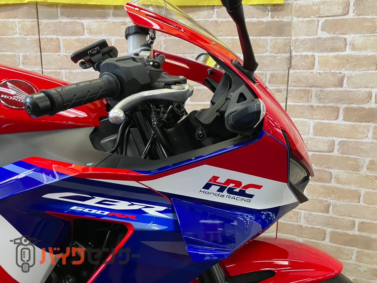 CBR600RR　ベビーフェイススライダー　クイックシフター　マルチバー　タンクパッド_12