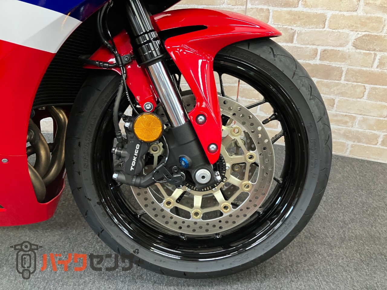 CBR600RR　ベビーフェイススライダー　クイックシフター　マルチバー　タンクパッド_13