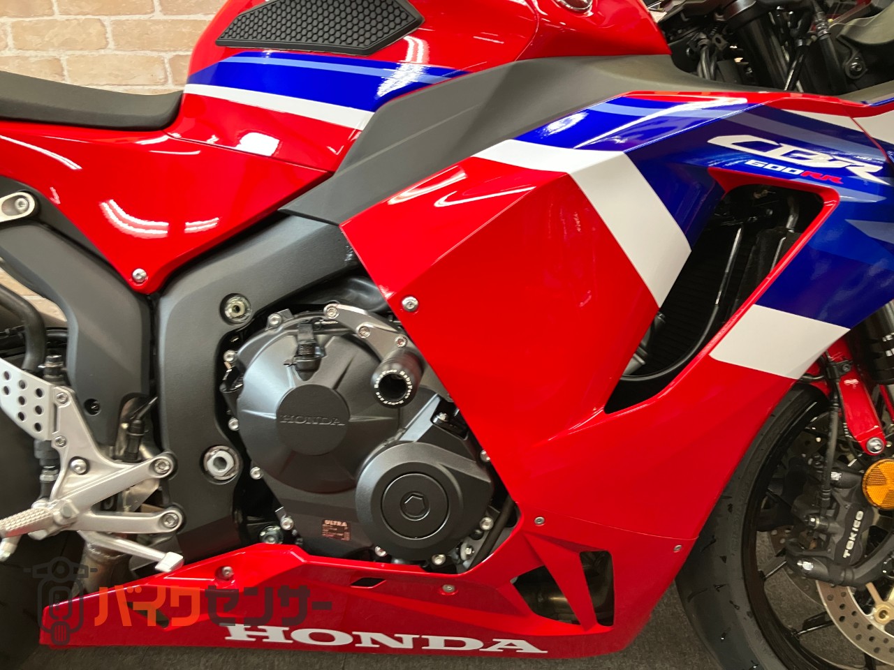 CBR600RR　ベビーフェイススライダー　クイックシフター　マルチバー　タンクパッド_14