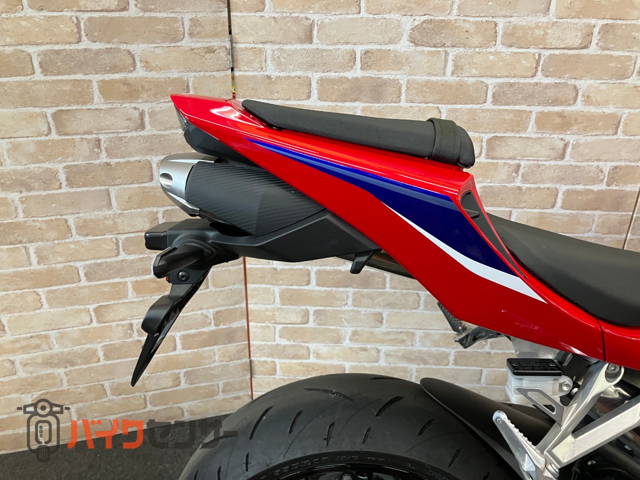 CBR600RR　ベビーフェイススライダー　クイックシフター　マルチバー　タンクパッド_16