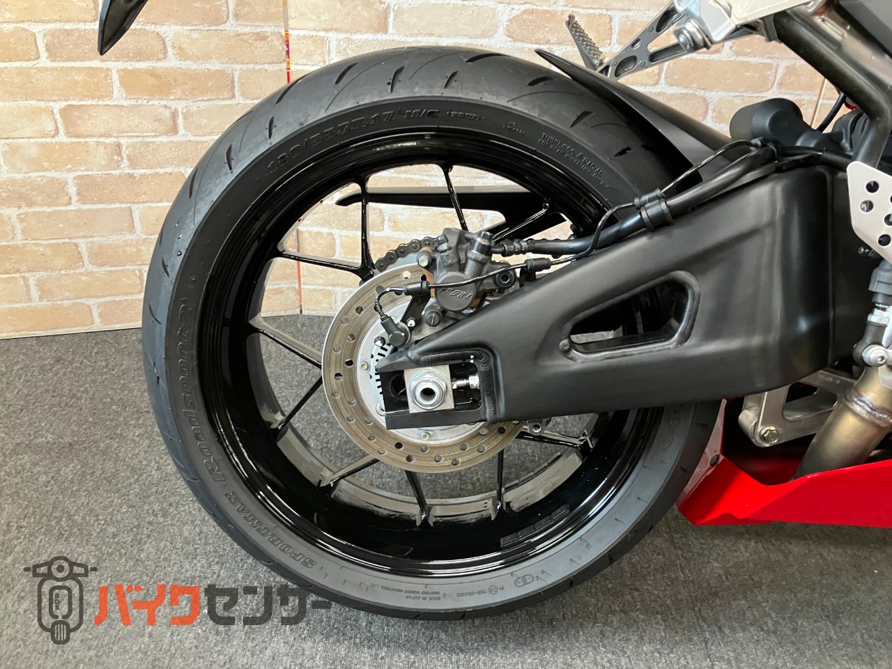 CBR600RR　ベビーフェイススライダー　クイックシフター　マルチバー　タンクパッド_17
