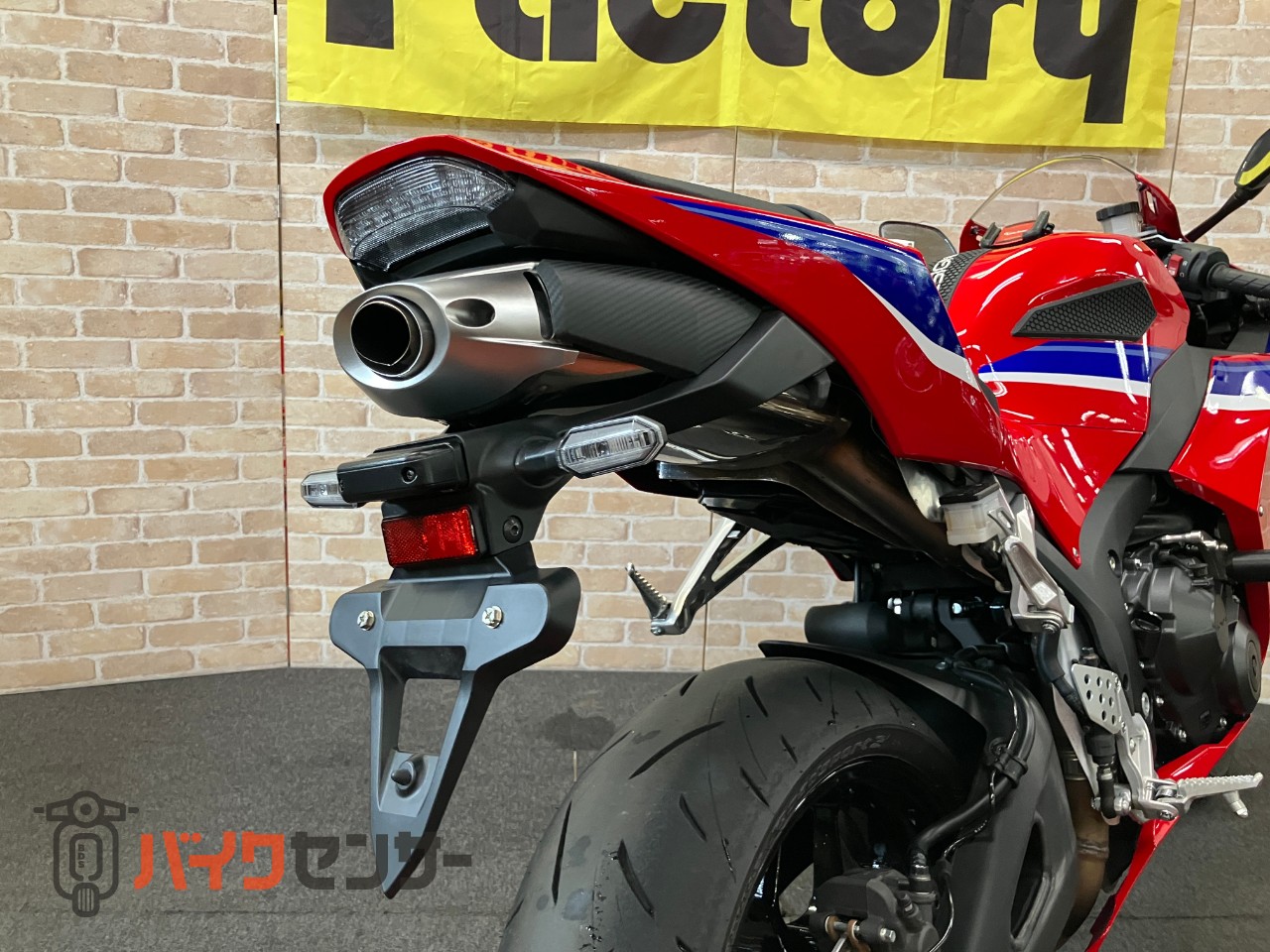CBR600RR　ベビーフェイススライダー　クイックシフター　マルチバー　タンクパッド_19