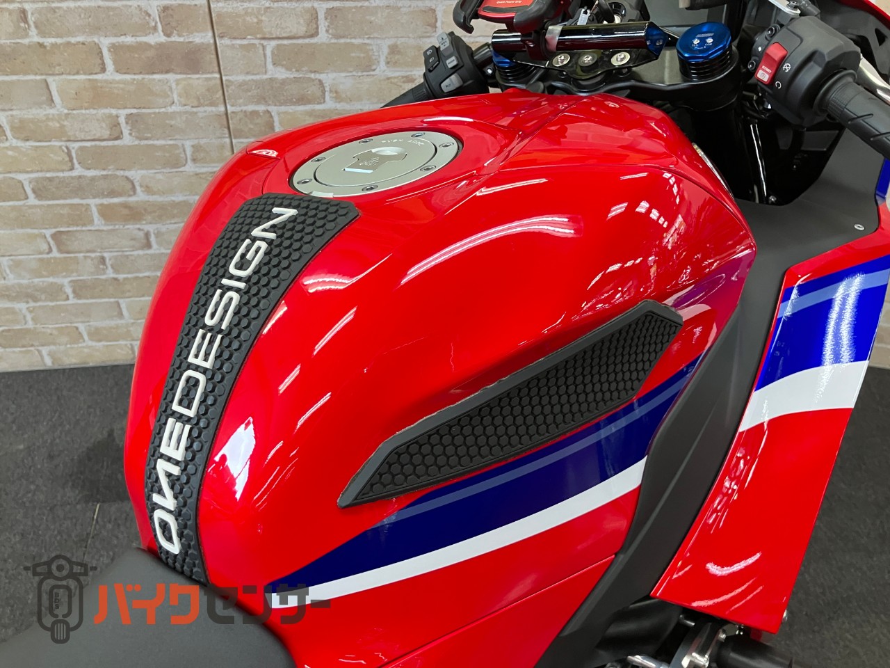 CBR600RR　ベビーフェイススライダー　クイックシフター　マルチバー　タンクパッド_21