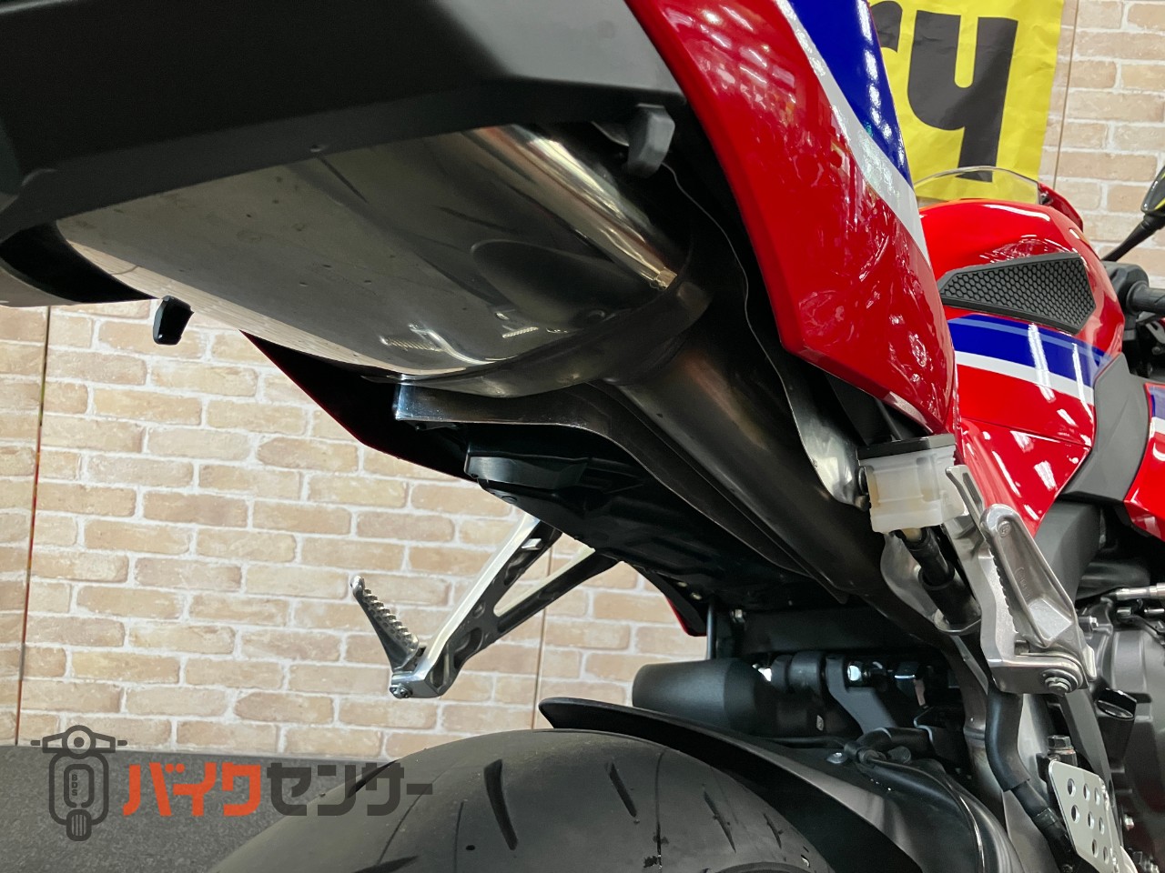 CBR600RR　ベビーフェイススライダー　クイックシフター　マルチバー　タンクパッド_23