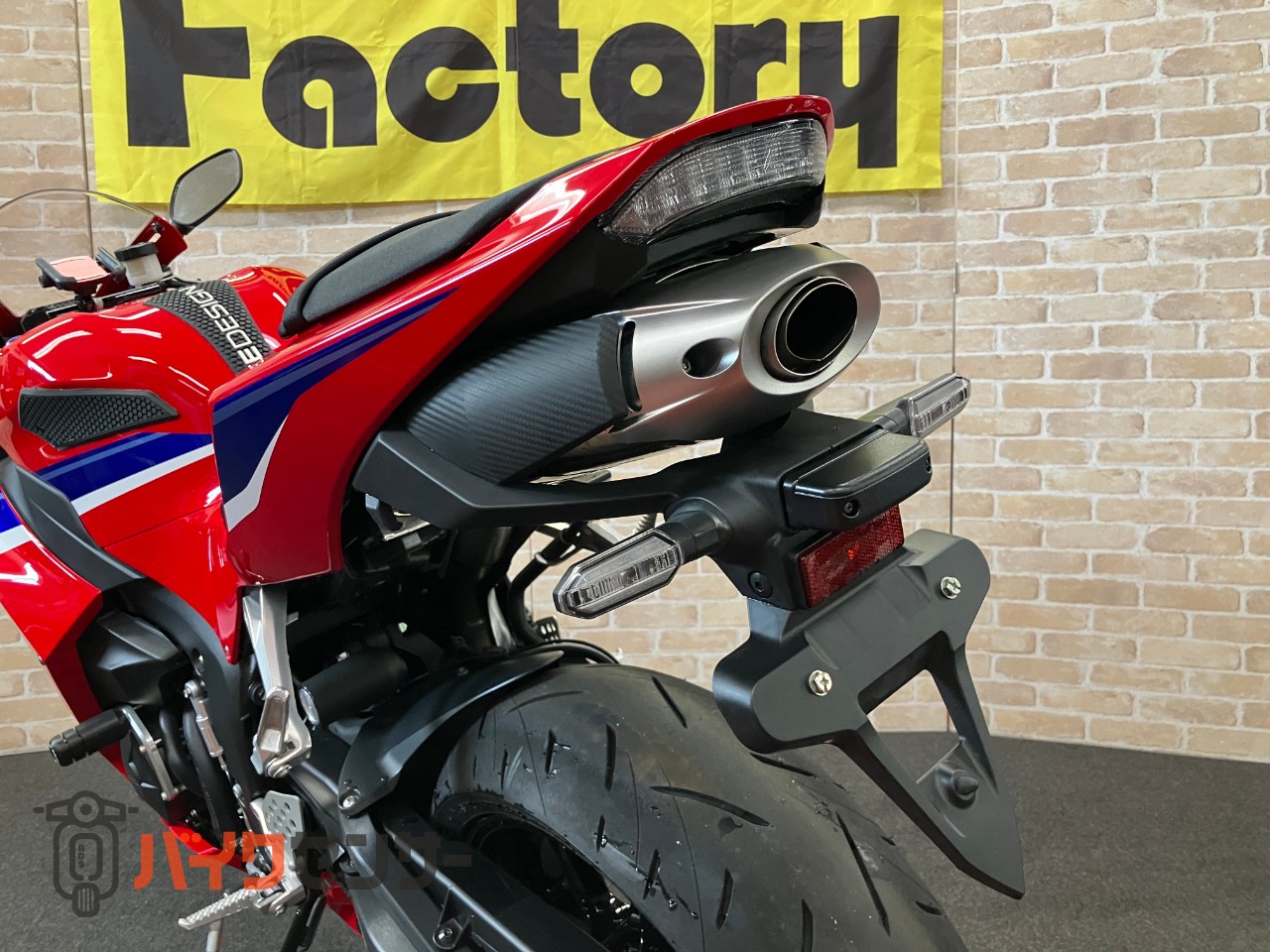 CBR600RR　ベビーフェイススライダー　クイックシフター　マルチバー　タンクパッド_24