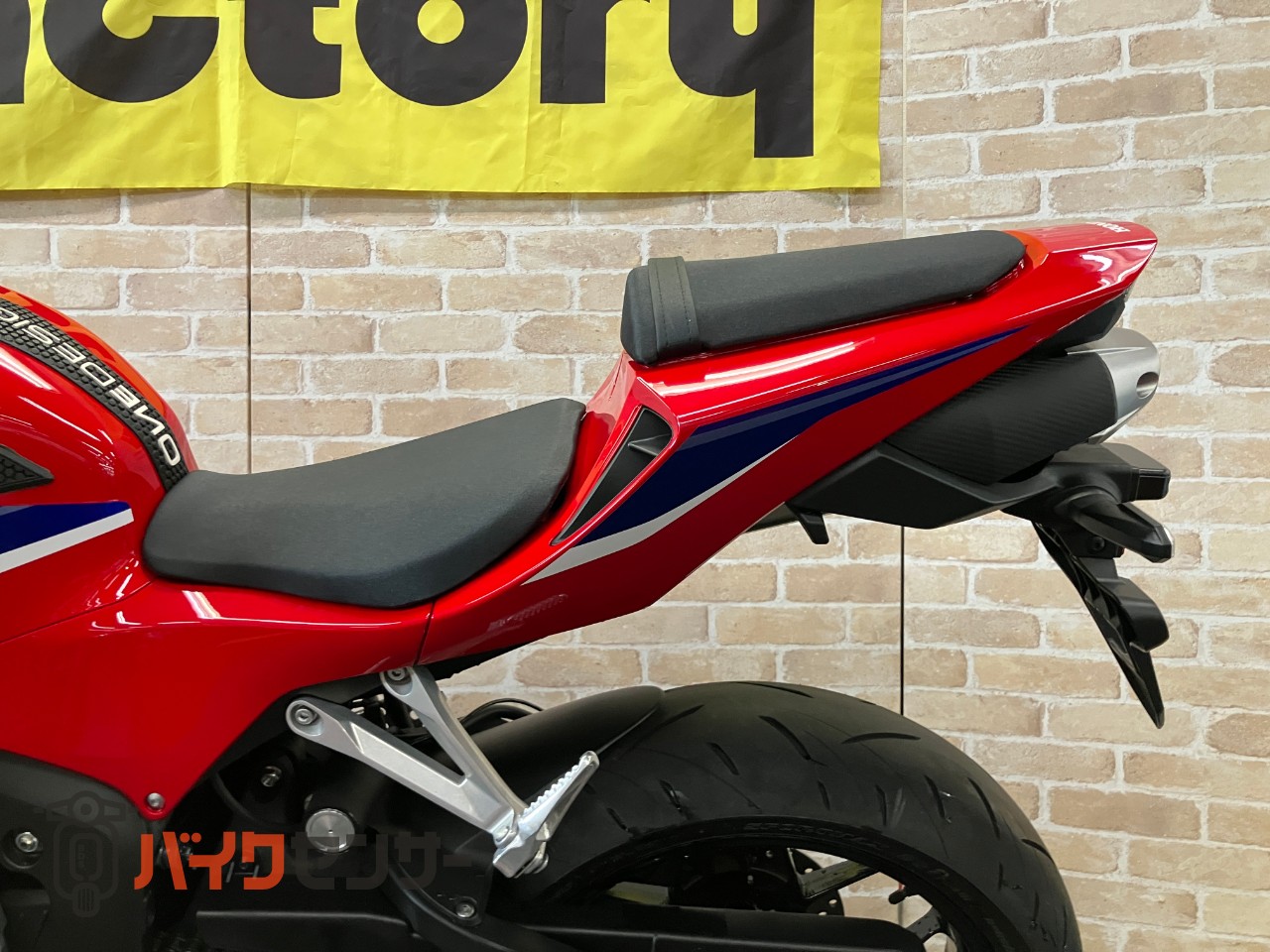 CBR600RR　ベビーフェイススライダー　クイックシフター　マルチバー　タンクパッド_33
