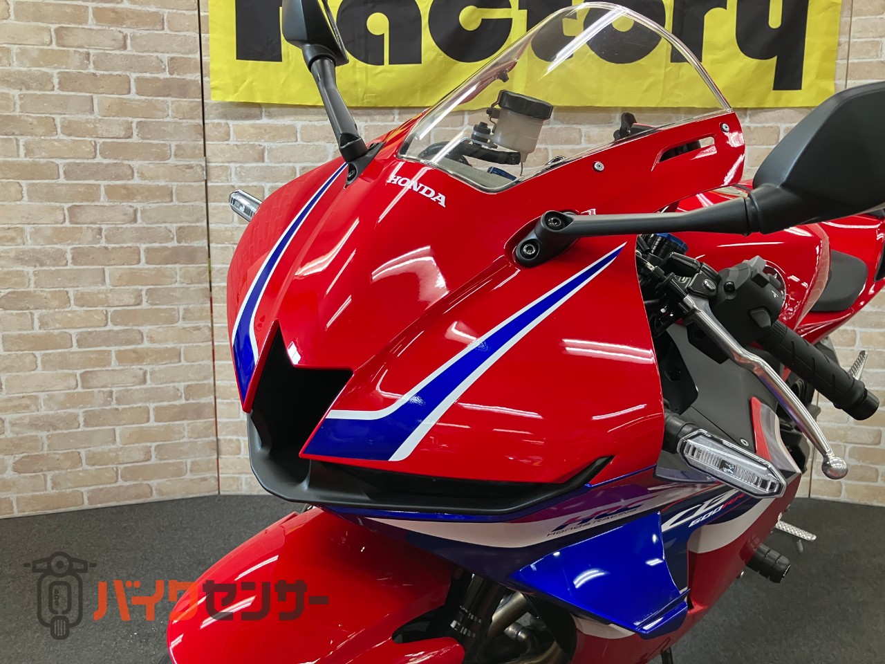 CBR600RR　ベビーフェイススライダー　クイックシフター　マルチバー　タンクパッド_36