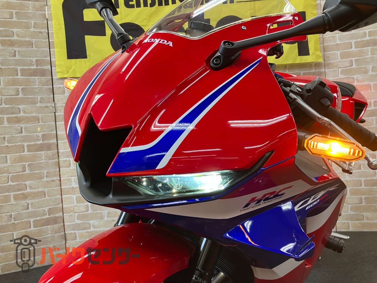 CBR600RR　ベビーフェイススライダー　クイックシフター　マルチバー　タンクパッド_37