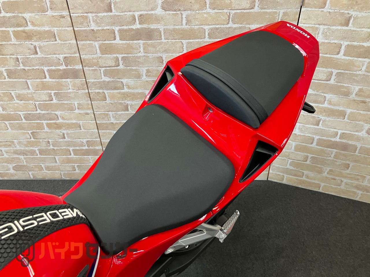 CBR600RR　ベビーフェイススライダー　クイックシフター　マルチバー　タンクパッド_40