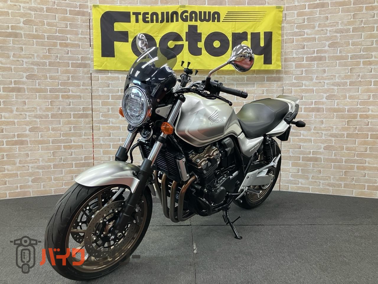 CB400 SUPER FOUR VTEC REVO　受注期間限定生産モデル　エンジンガード　メーターバイザー　グリップヒーター_1