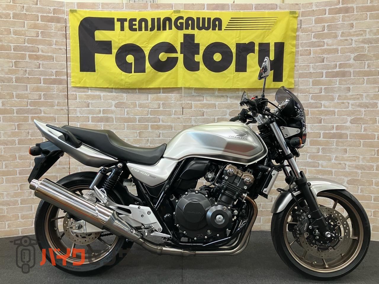 CB400 SUPER FOUR VTEC REVO　受注期間限定生産モデル　エンジンガード　メーターバイザー　グリップヒーター_2