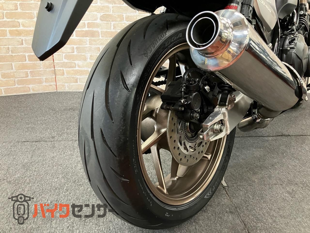 CB400 SUPER FOUR VTEC REVO　受注期間限定生産モデル　エンジンガード　メーターバイザー　グリップヒーター_8