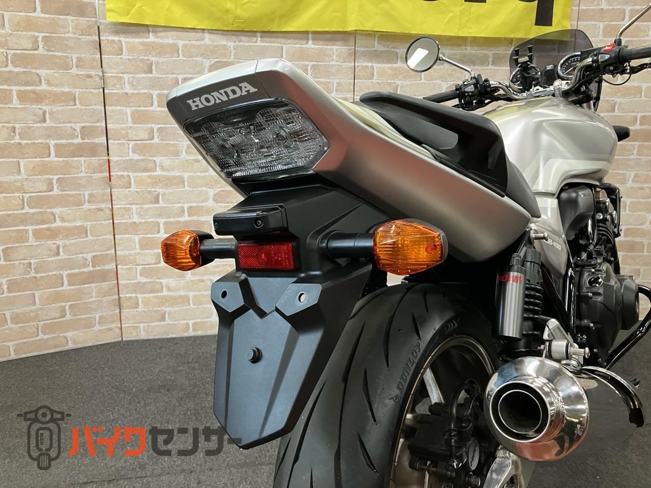 CB400 SUPER FOUR VTEC REVO　受注期間限定生産モデル　エンジンガード　メーターバイザー　グリップヒーター_9
