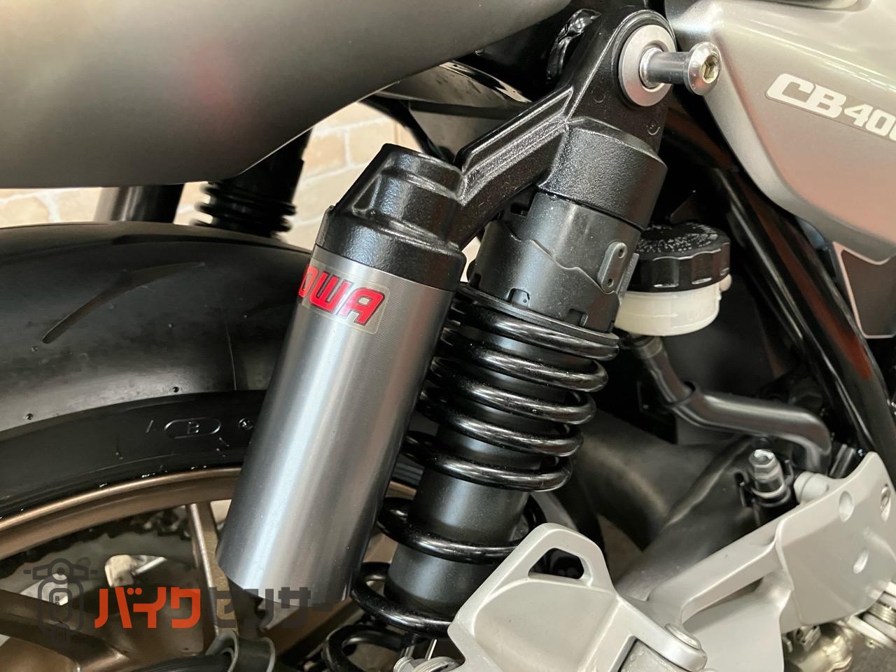 CB400 SUPER FOUR VTEC REVO　受注期間限定生産モデル　エンジンガード　メーターバイザー　グリップヒーター_10