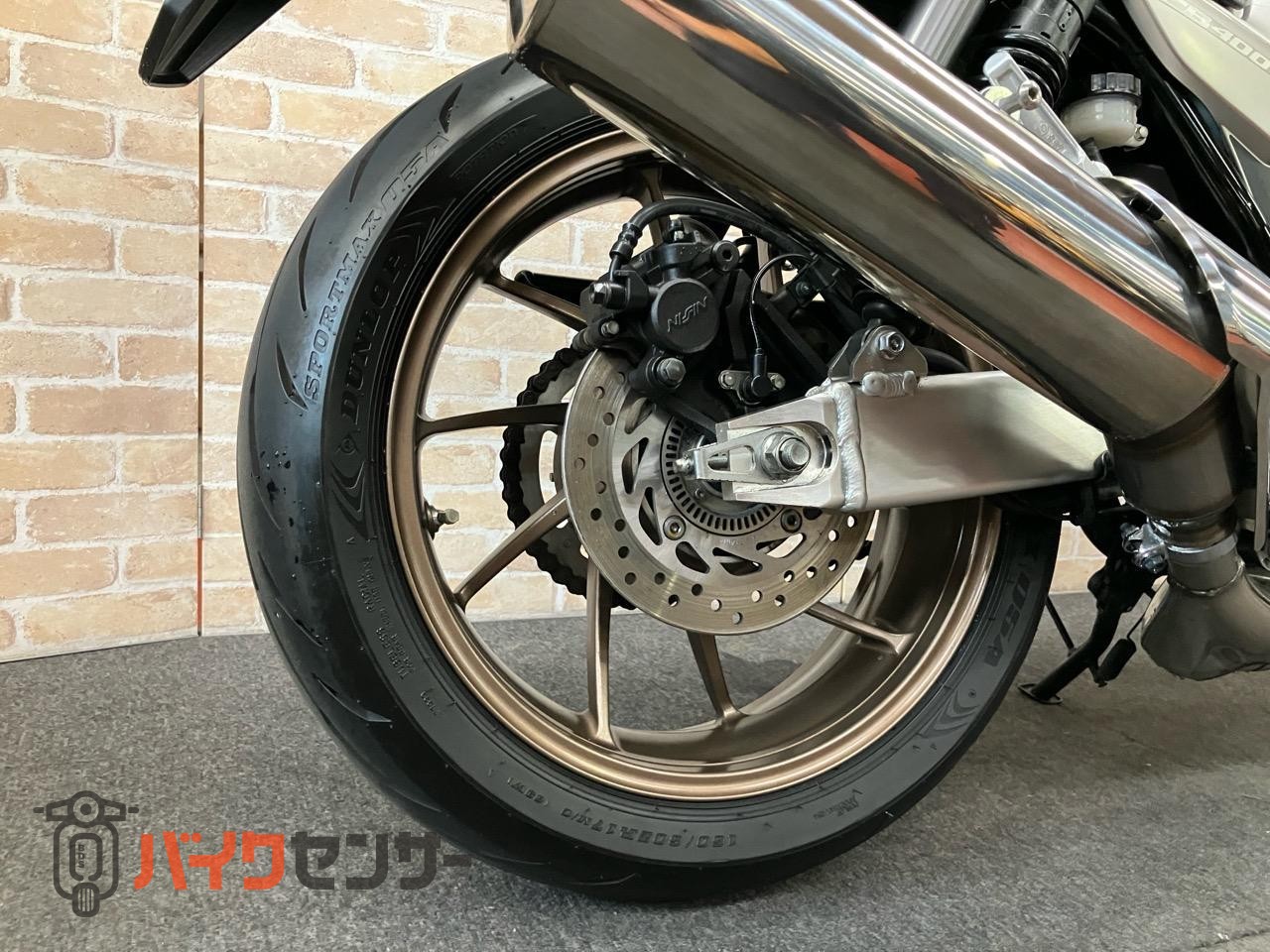 CB400 SUPER FOUR VTEC REVO　受注期間限定生産モデル　エンジンガード　メーターバイザー　グリップヒーター_11